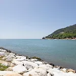 1 * Ameglia